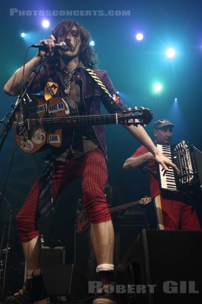 GOGOL BORDELLO - 2008-04-20 - PARIS - Zenith - Evgeny Aleksandrovitch Nikolaev Simonov - Yuri Lemeshev